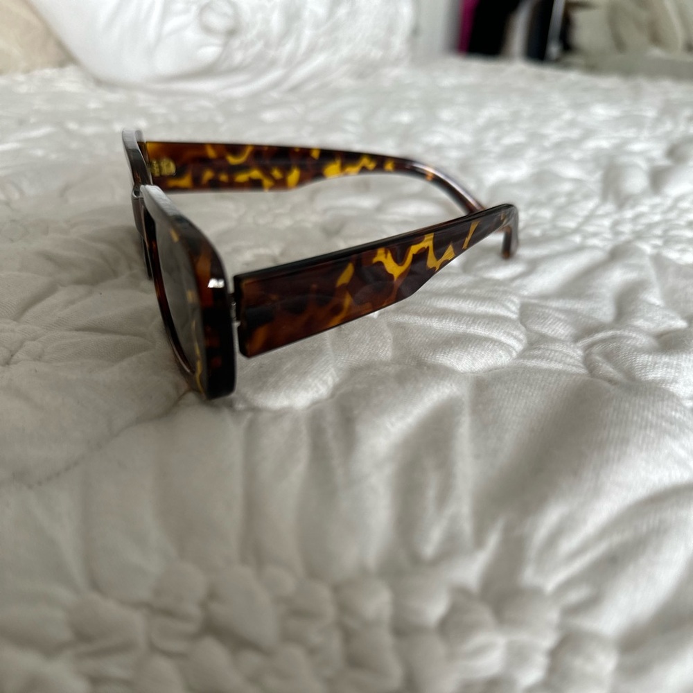 Rectangular Fashion Sunglasses - image 3